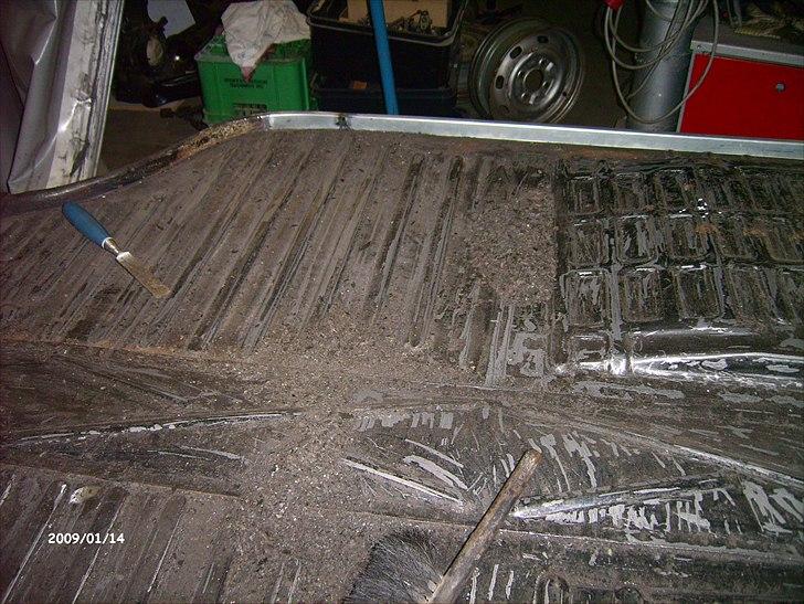 VW Karmann Ghia Cabrio projekt - Famileprojekt, at skrabe bunden på begge sider, tog en hel uge i fritiden. billede 28