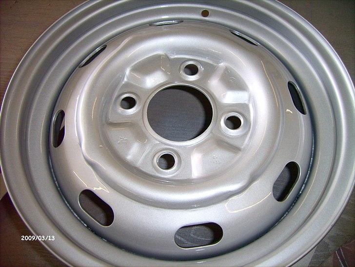 VW Karmann Ghia Cabrio projekt - Org fælge, blæst, metalliseret, epoxygrundet, malet med sølv base og klarlak billede 38