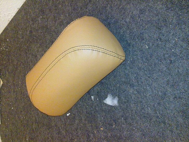 APkabinedesign biler som jeg har lavet noget til - Lidt arbejde, en nakkestøt med sorte sygninger billede 45