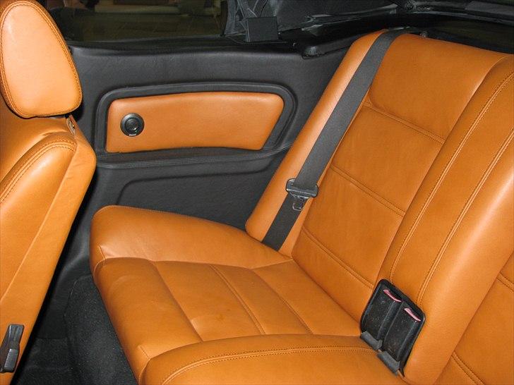 APkabinedesign biler som jeg har lavet noget til - Bagsæde i brun læder, dørside bagi i 2 farvet med sorte dobbel sygninger billede 56