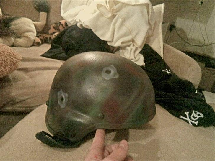 Mit første airbrush - Jonnas hjelm som skulle friskes lidt op billede 24