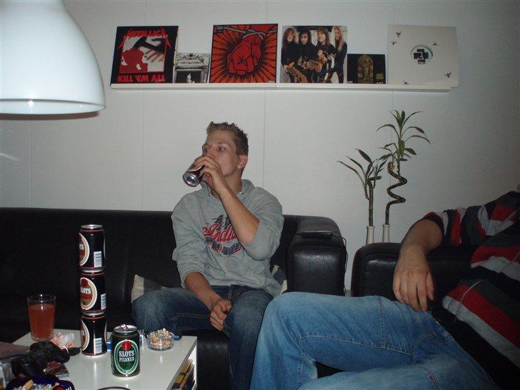 Svendeprøve fest - Kasper og Anders Tyvstarter festen :)
 billede 1