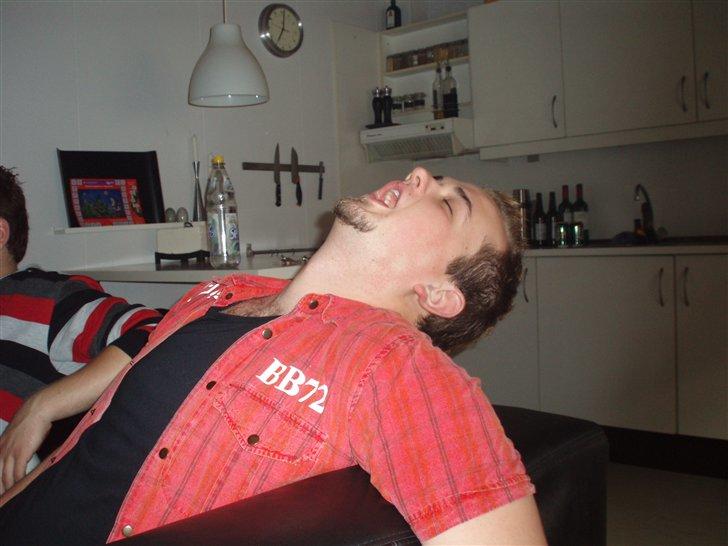 Svendeprøve fest - Anders viser første tegn på risted´hed... billede 2