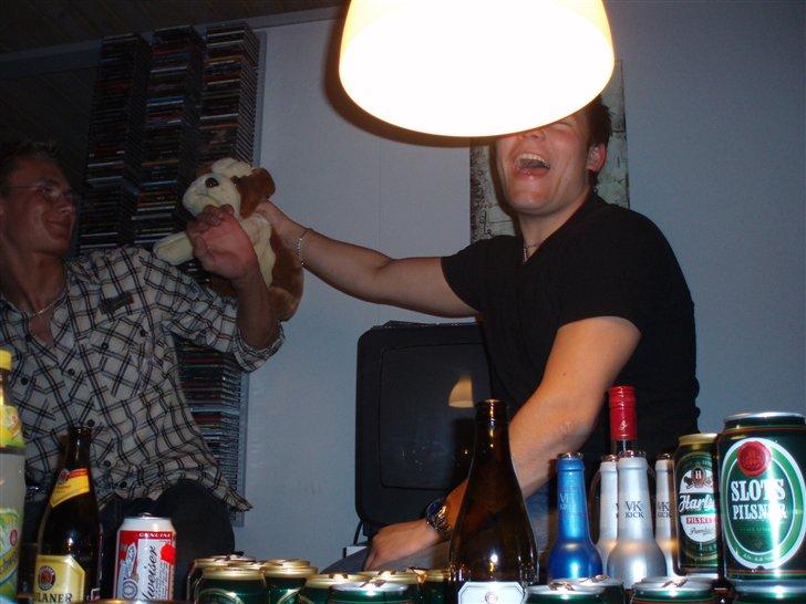 Svendeprøve fest - Hund humper guldberg :P billede 22