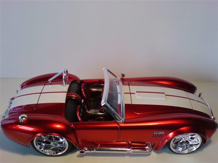 MODEL BILER i størrelse 1:43-1:24 og 1:18  - Jada Toys Big Time Muscle...

AC Cobra.

Str: 1:24 billede 53