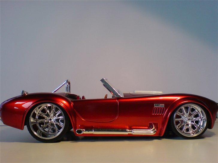 MODEL BILER i størrelse 1:43-1:24 og 1:18  - Jada Toys Big Time Muscle...

AC Cobra.

Str: 1:24

Jeg syntes selv, det faktisk er en vanvittig flot model... billede 54
