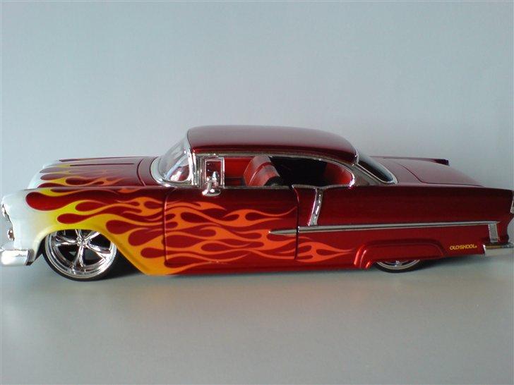 MODEL BILER i størrelse 1:43-1:24 og 1:18  - Jada Toys Dub City Oldskool...

Chevrolet Bel Air årgang 1955.

Str: 1:24 billede 58