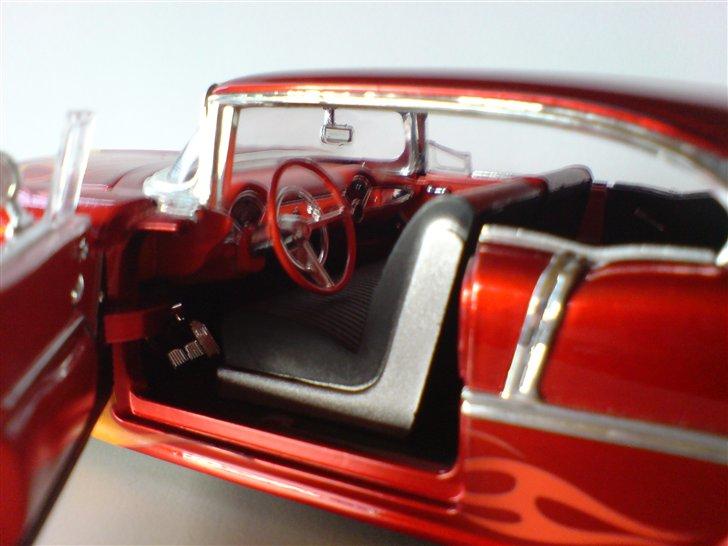 MODEL BILER i størrelse 1:43-1:24 og 1:18  - Jada Toys Dub City Oldskool...

Chevrolet Bel Air årgang 1955

Str: 1:24 billede 59