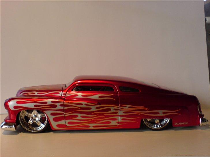 MODEL BILER i størrelse 1:43-1:24 og 1:18  - Jada Toys Dub City Oldskool...

Mercury årgang 1951

Str: 1:18 billede 60