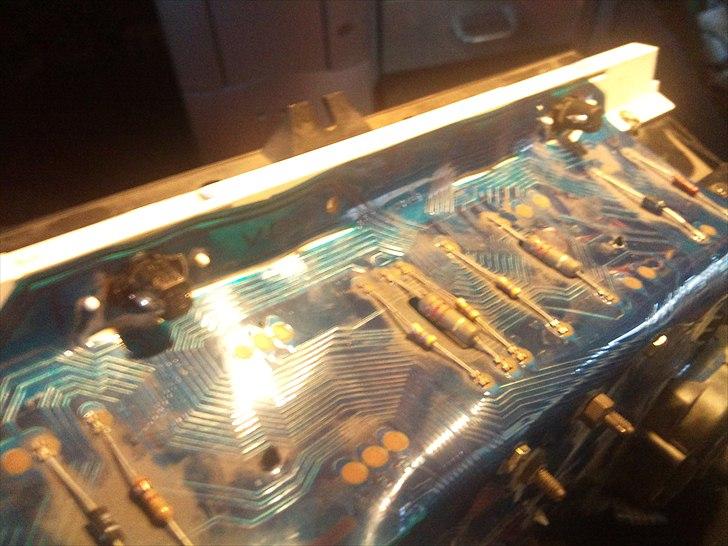 DIY LED pærer "Golf 2" - Monteret med diode pærer.. de skal jo så vende på en bestemt måde før de virker da plus og minis skal vende rigtigt på en Diode.. glødepærene er ligeglade billede 19