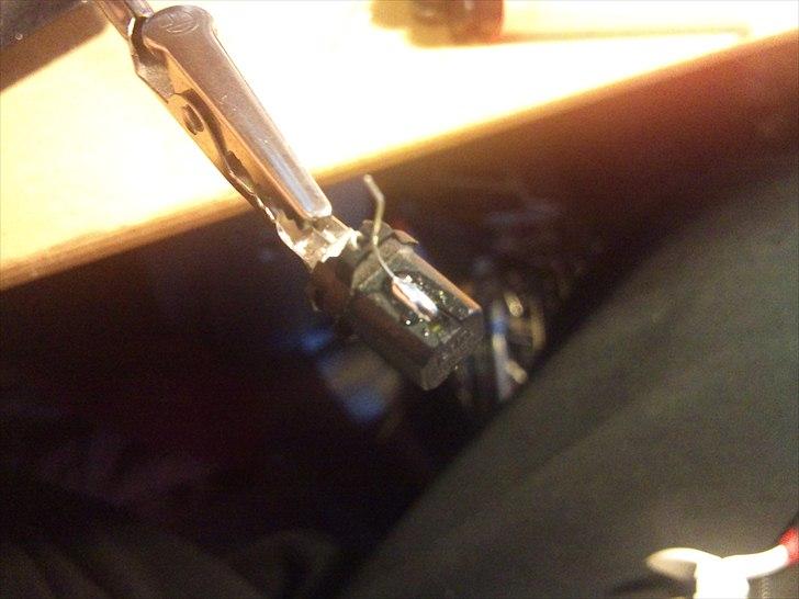 DIY LED pærer "Golf 2" - Lod benene på. billede 11