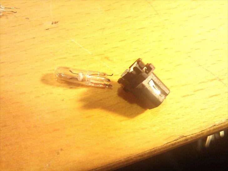 DIY LED pærer "Golf 2" - Så den ude.. så har man fatning og et godt lille hylster til modstand og diode billede 3