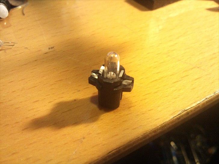 DIY LED pærer "Golf 2" - Basis pæren.. som altid springer..  ud med glødepæren i med den LED billede 1