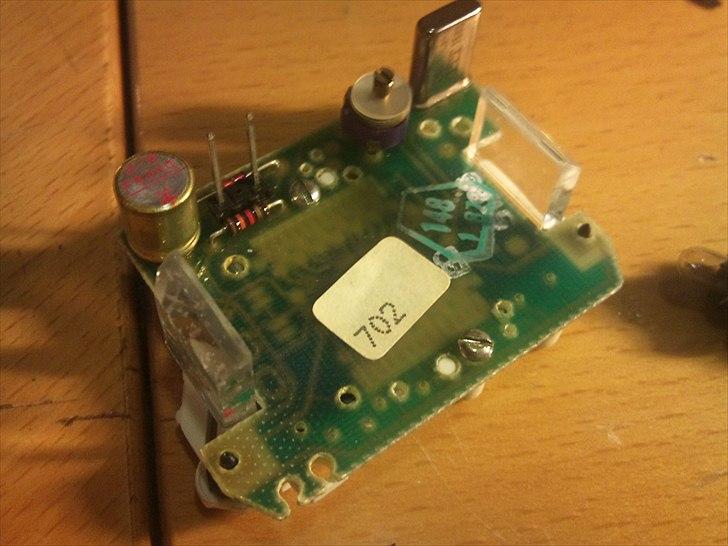 DIY LED pærer "Golf 2" - Bagpladen til uret.. dioden kommer til lyse ind lige midt på pladen.. billede 16