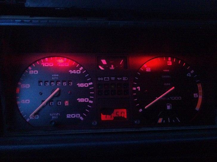 DIY LED pærer "Golf 2" - Displayet var defekt i forvejen... skal lige ha det skiftet ud.. 
men ellers er jeg meget tilfreds med lyset deri.. billede 21