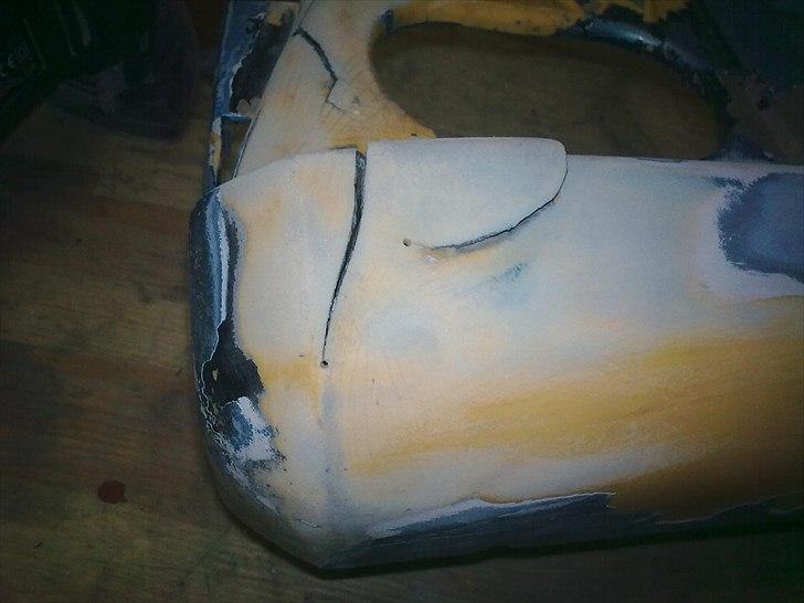 Rep. af plastik kofanger osv.  - Se Hullerne i enden billede 10