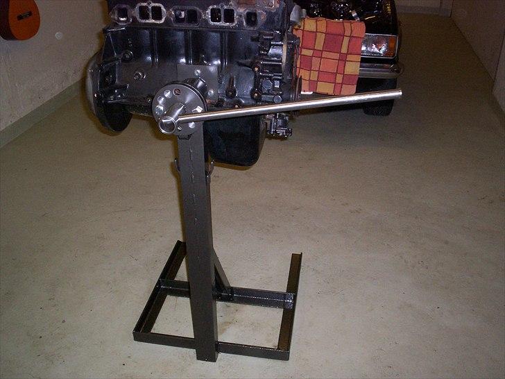 Opel CIH Projekt - Min hjemmelavet motorstativ. Den kan sættes i næsten alle vinkler, og har kostet zero at lave. billede 4
