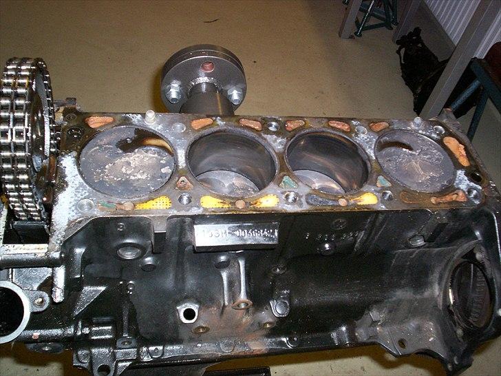 Opel CIH Projekt - Toppen af, og det er spændende hvad den gemmer på. Er formentlig aldrig blevet åbnet i 38 år. Ganske godt gået faktisk. billede 6