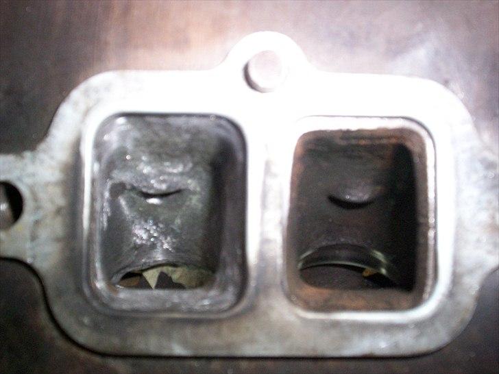 Opel CIH Projekt - Klar forskel her. Der må ikke tages materiale nederst mod blokken, så ødelægges den "bue" som flowet udgør (som jeg forstår det). billede 24