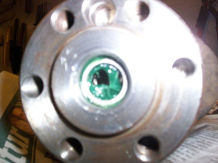 Opel CIH Projekt - Jeg har udskiftet nåleleje. Jeg svejser en møtrik i det gamle leje, og trækker så fætteren ud med en trækhammer. billede 32