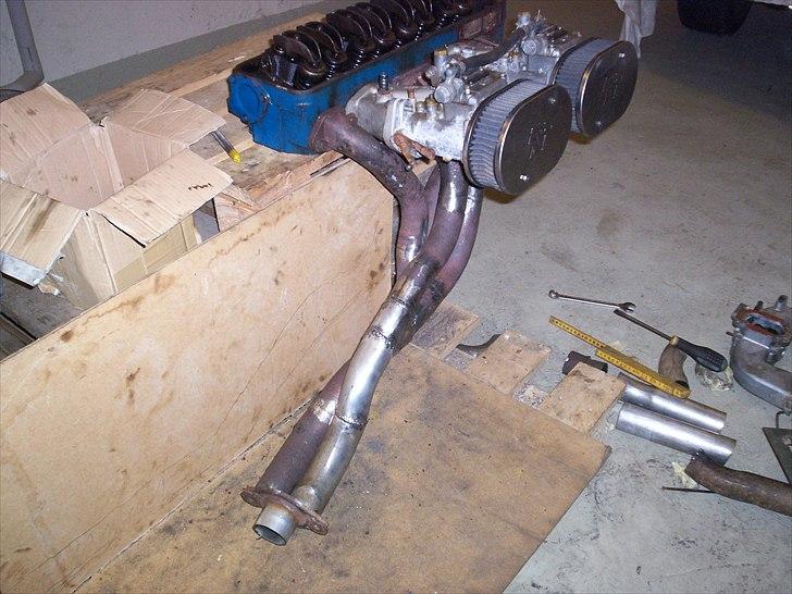 Opel CIH Projekt - Den sidste collector fik jeg slet ikke med, men det var ligemeget for jeg ville alligevel ikke samle alle 4 rør som man normalt gør. Istedet lader jeg to rør gå hele vejen. Det gir lidt federe lyd - håber jeg på :) billede 54