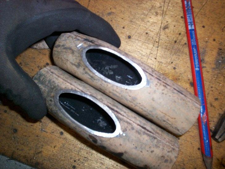 Opel CIH Projekt - Men trykket må gerne udlignes en smule mellem de to rør. Så jeg laver et kryds ligesom man gør på amerikanere mellem de to cylinderrækker på V8'ere. billede 55