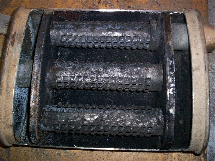 Opel CIH Projekt - Potten er en Land Rover potte af noget tyk plade, så indmaden ryger ud, og så skal jeg igang med at forsøge at efterligne Flowmasters grundprncip - det har jeg haft held med før ;) billede 59