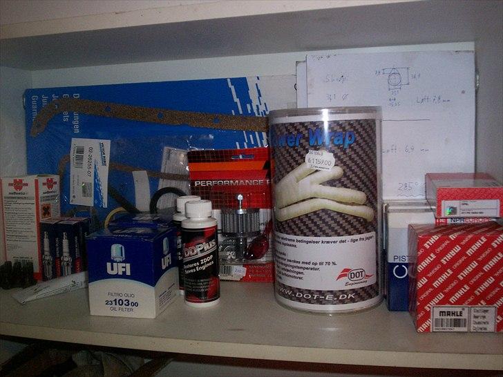 Opel CIH Projekt - Helveds dyrt powerwrap. Husk denne type ikke må monteres med vand ! 
Derudover er der lidt tilsætning til motorolien, så olien får nogle alternativer til de halvgifte gode sager der var i motorolie i gamle dage. billede 77
