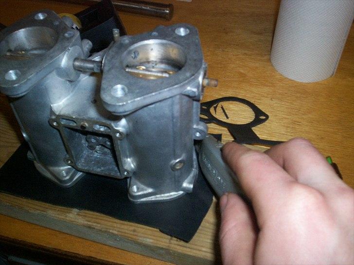 Opel CIH Projekt - Skåret gummipakninger mellem karb. og luftfilter. De originale af kork var krympet. billede 100