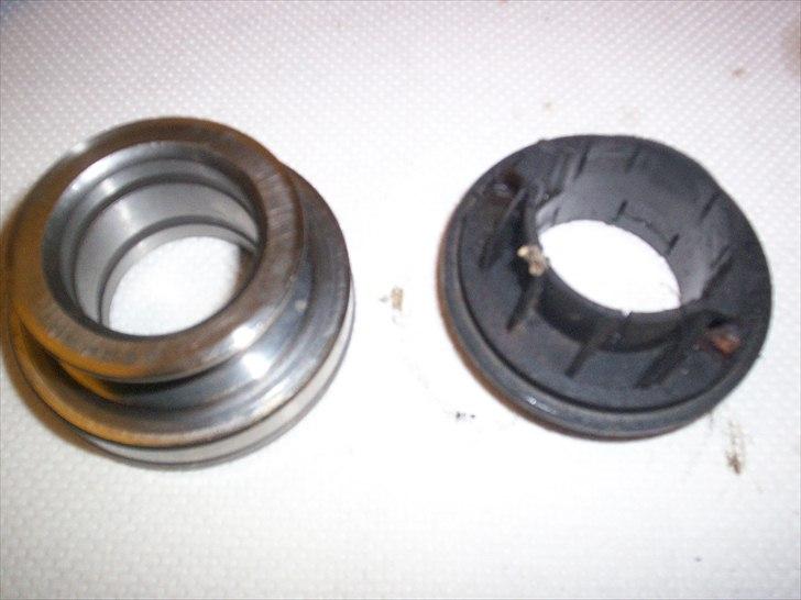 Opel CIH Projekt - Det originale udrykkerleje med plastic fejler intet, men der er da en enorm forskel til SKF's kraftige model. billede 107