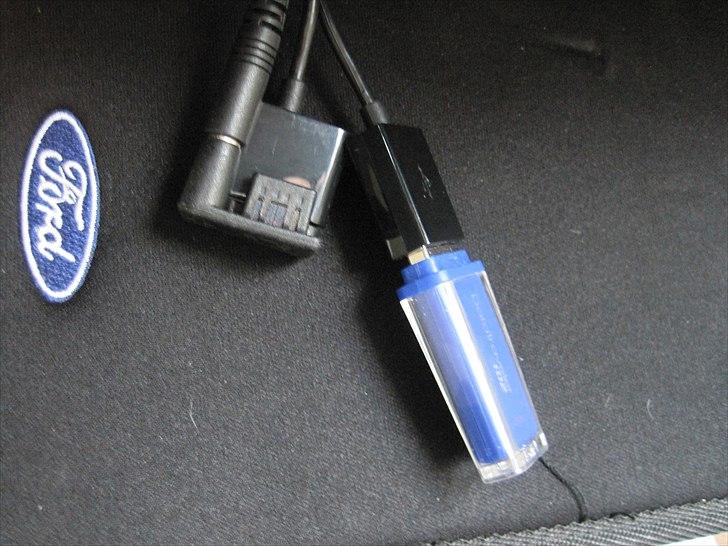 Parrot MKi 9100 Bluetooth - Stik til iPod / iPhone, line in (mini jack) og USB.
Her med USB key med over 1000 numre at cruise til... billede 6