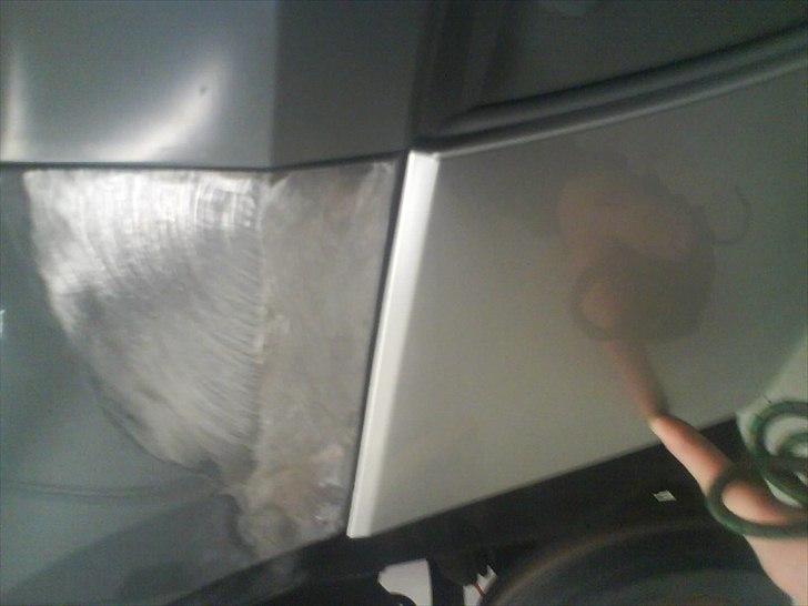 Lidt af det plade arbejde jeg laver på arbejde - En smadret dør og bulet skærm... skiftede døren og rettede skærmen+ lagde tin i (maleren brugte ingen spartel) billede 33