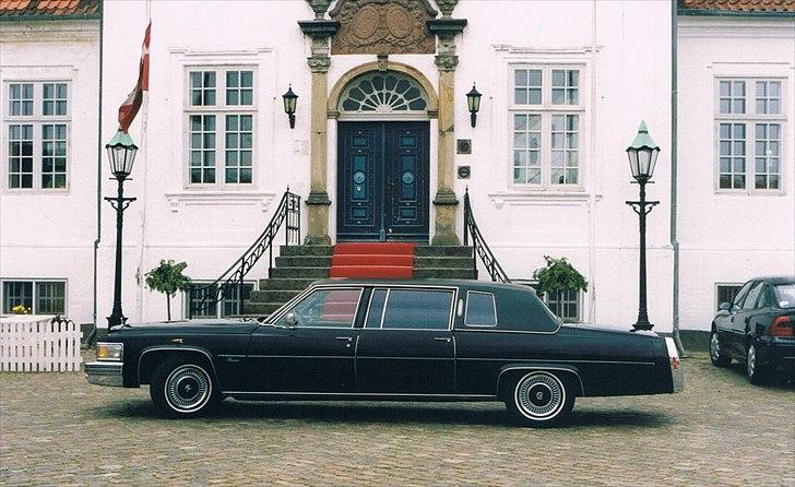 1978 Cadillac Fleetwood Long Sedan Limousine - I sit rette element med rød løber. Her for at hente en tidligere chef til revypremiere på Pejsegården. billede 13