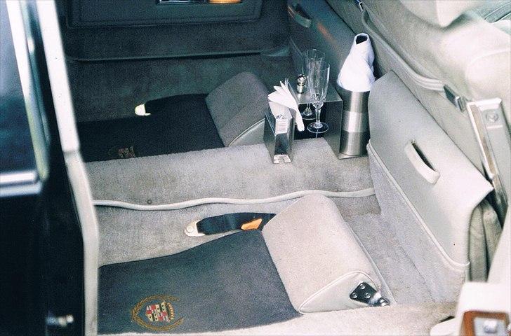 1978 Cadillac Fleetwood Long Sedan Limousine - Champagnebar i børstet stål i eget design.
Sikkerhedsselerne var et krav fra SAS. billede 4