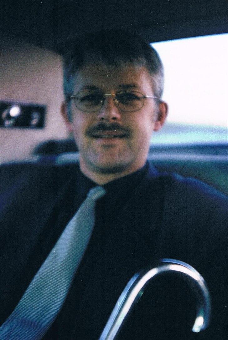 1978 Cadillac Fleetwood Long Sedan Limousine - Med fuld afgift, gav det også anledning til at man fik mulighed for selv at sidde på bagsædet, 
hvis man skulle til noget specielt.
Det er også den bedste måde at afprøve chaufføremner på. 
Man bliver hurtigt klar over om de behersker den korrekte kørestil.
 billede 5