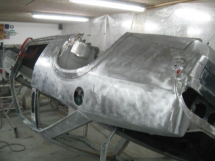 Opel Manta B Gsi :) - Så blev der slebet lidt, puha det tager lang tid når der skal slibes ned til metallet, men det bliver godt, så kan man også se om der skjuler noget neden under.. :) billede 178