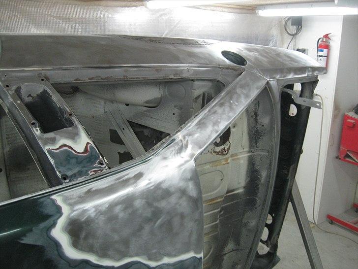 Opel Manta B Gsi :) - Så blev der slebet lidt, puha det tager lang tid når der skal slibes ned til metallet, men det bliver godt, så kan man også se om der skjuler noget neden under.. :) billede 180