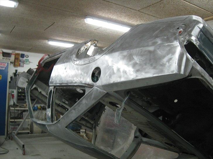 Opel Manta B Gsi :) - Så blev der slebet lidt, puha det tager lang tid når der skal slibes ned til metallet, men det bliver godt, så kan man også se om der skjuler noget neden under.. :) billede 181