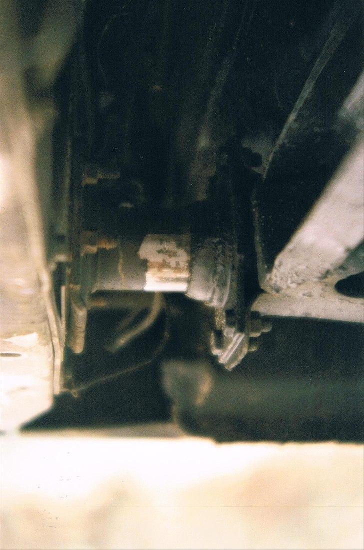 1978 Cadillac Fleetwood Long Sedan Limousine - Kofangerens trykstempelsystem havde håndteret kollisionen ved at fjedre. billede 20