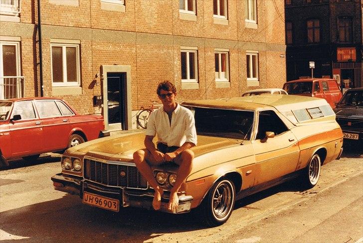 1974 Ford Ranchero GT - Egentligt en herlig bil at færdes med i København. Den lagde ikke så meget op til yderligere hærværk, som tillæg til de ridser den allerede havde fået i lakken, så jeg var ikke så nervøs for at parkere i de små gader ved Strøget, når jeg gik i byen. billede 9