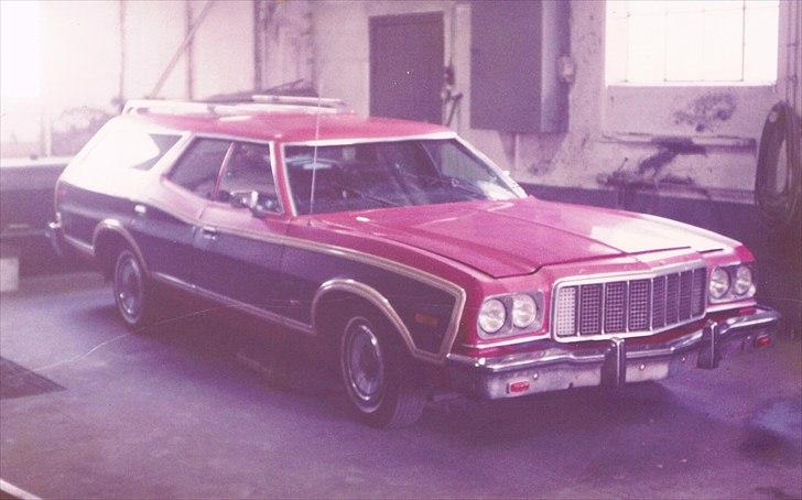 1974 Ford Ranchero GT - Det jeg oprindeligt gik efter, var denne 1974 Ford Gran Torino Squire Wagon med en 460 cui motor. 
Den var på fuld afgift med læder/vinyl indtræk og power seats, men sælger gjorde et stort nummer ud af at forklare at denne 9 år gamle bil var alt for rusten (primært i bagklappen), hvorfor det ville være alt for dyrt at få den lavet. billede 6