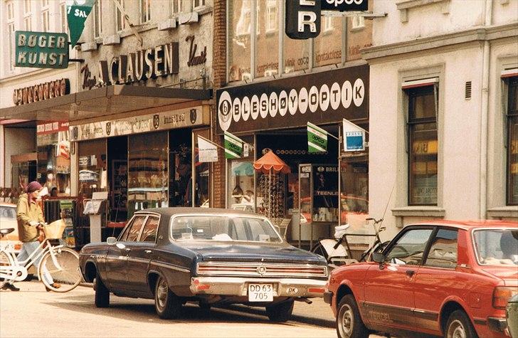 1965 Buick Skylark - Spisefrikvarteret foregik som oftest nede i midtbyen. 
Nu er billedet en lille historie om et Sønderborg der var engang.
Billedet her er ikke taget at mig, men af en der undrede sig over, hvordan jeg altid bar mig ad med at komme til at holde her :-) billede 20