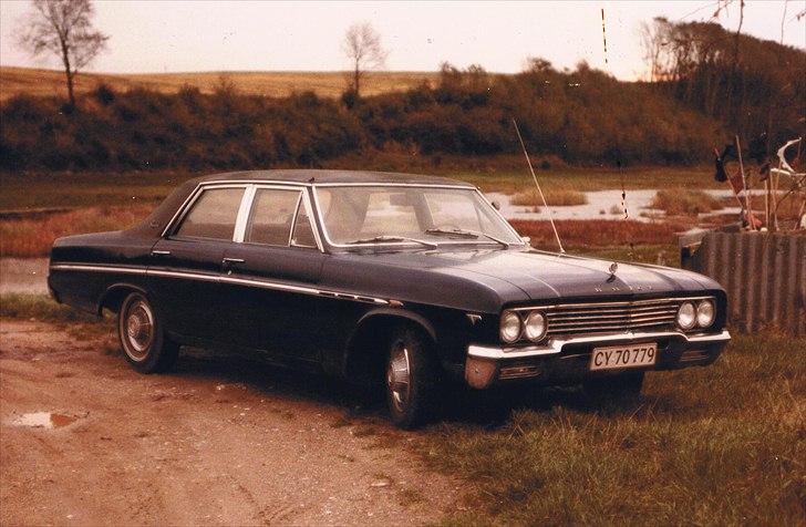 1965 Buick Skylark - 1965 Buick Skylark Special sedan billede 1