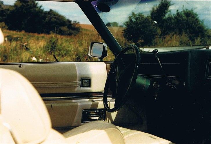 1973 Cadillac Coupe de Ville - Grønt instrumentbræt og gulvtæppe og sikkerhedsseler. billede 12