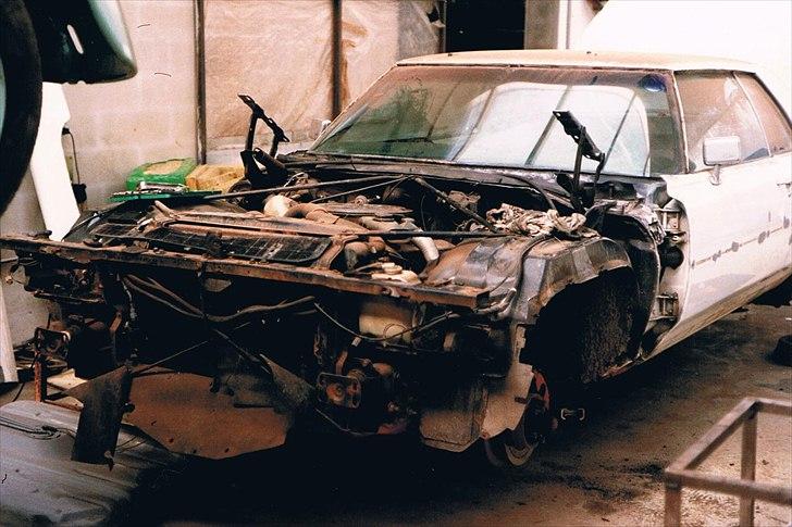 1973 Cadillac Coupe de Ville - Skønt med en bil der skal skrues fra hinanden. billede 17