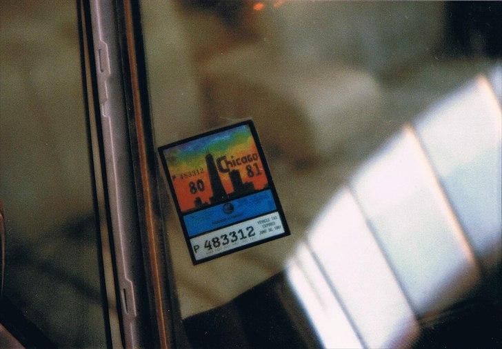 1973 Cadillac Coupe de Ville - Desværre skulle det gamle P-mærke ud med forruden. Holdt i samme P-hus med min første bil det år. billede 22