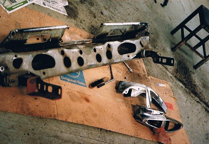 1973 Cadillac Coupe de Ville - Kofanger klar til at blive renset og beskyttet udenpå og indeni. billede 28