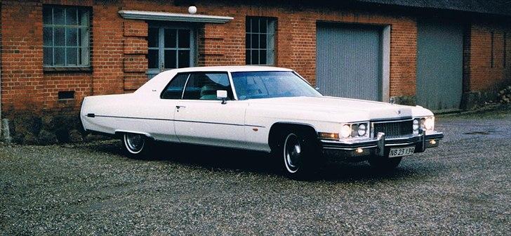 1973 Cadillac Coupe de Ville - 1995 Hvor nødigt jeg end ville: Gjort klar til syn: 
Danske positionslys, US positionslys slukket, rødt corner light på bagskærm slukket, 
gule blinklys og danske reflekser bagpå. billede 76