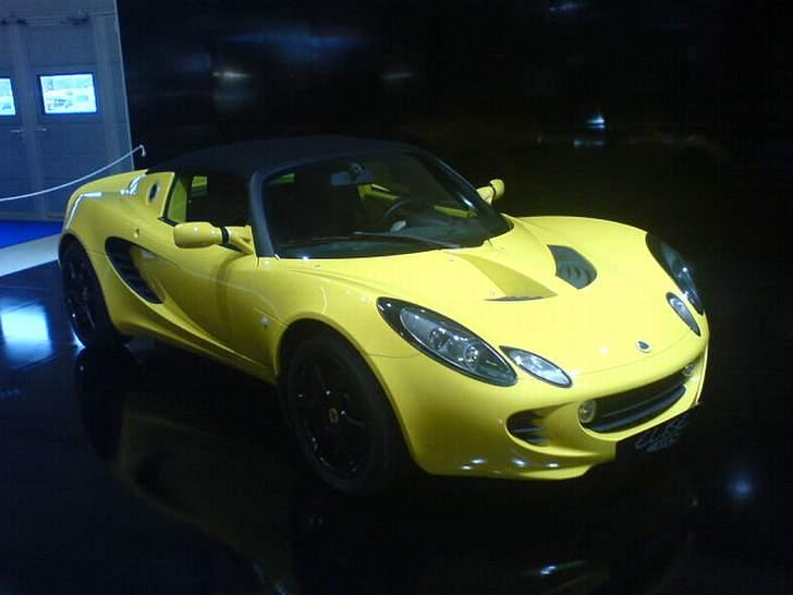 Herning Bilmesse 2005 - Der har vi så min Elise.. Heheee. Gid det var så vel :) billede 18