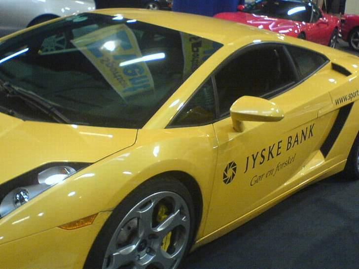 Herning Bilmesse 2005 - Var lidt svært at tage gode billeder af den, da folk flokkedes om den for vildt... billede 27